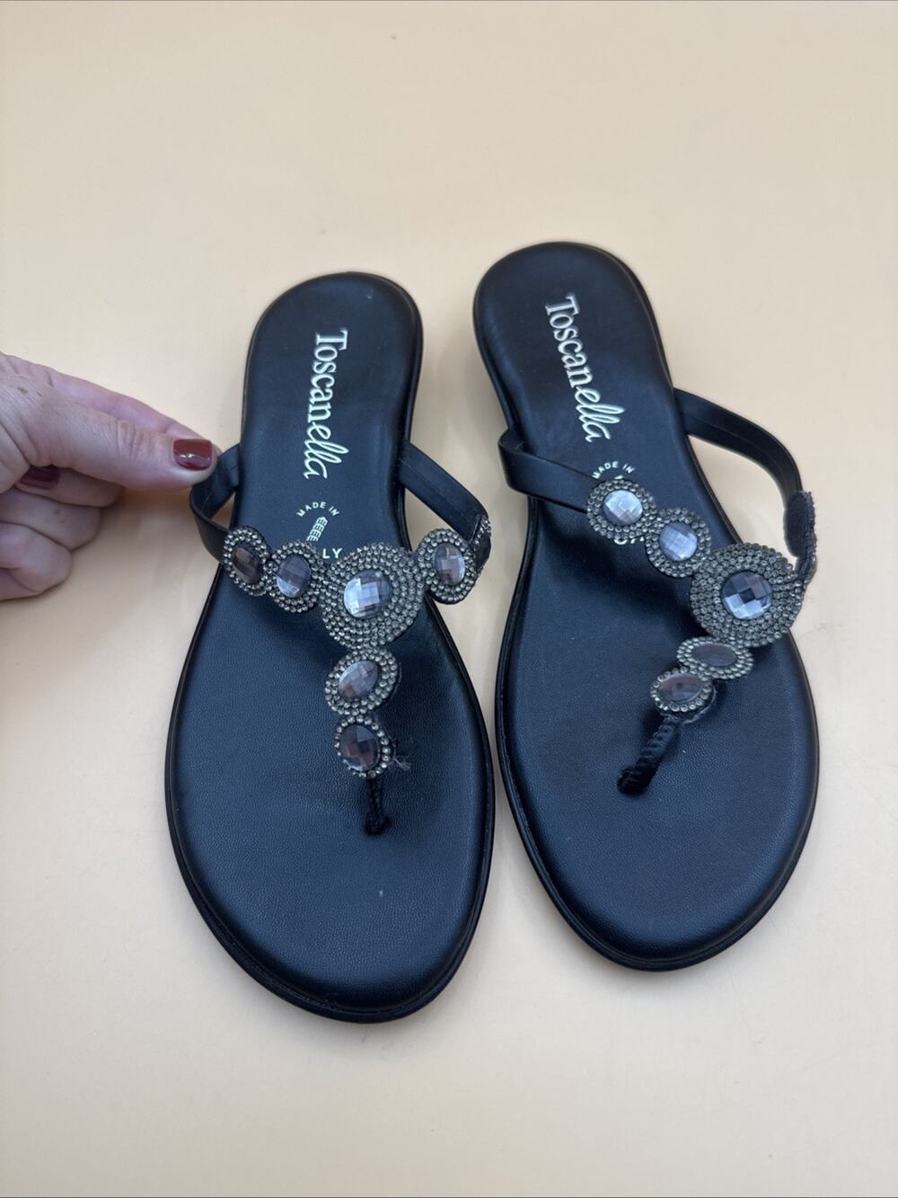 Toscanella Women's Black Leather Beaded Thong Kitten Slip On Sandals US 8.5